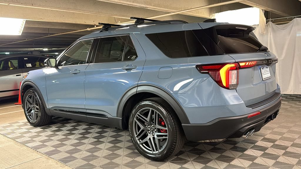Used 2025 Ford Explorer ST AWD/4WD image 7
