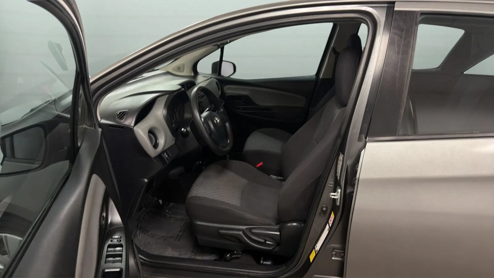 Used 2015 Toyota Yaris L FWD image 19
