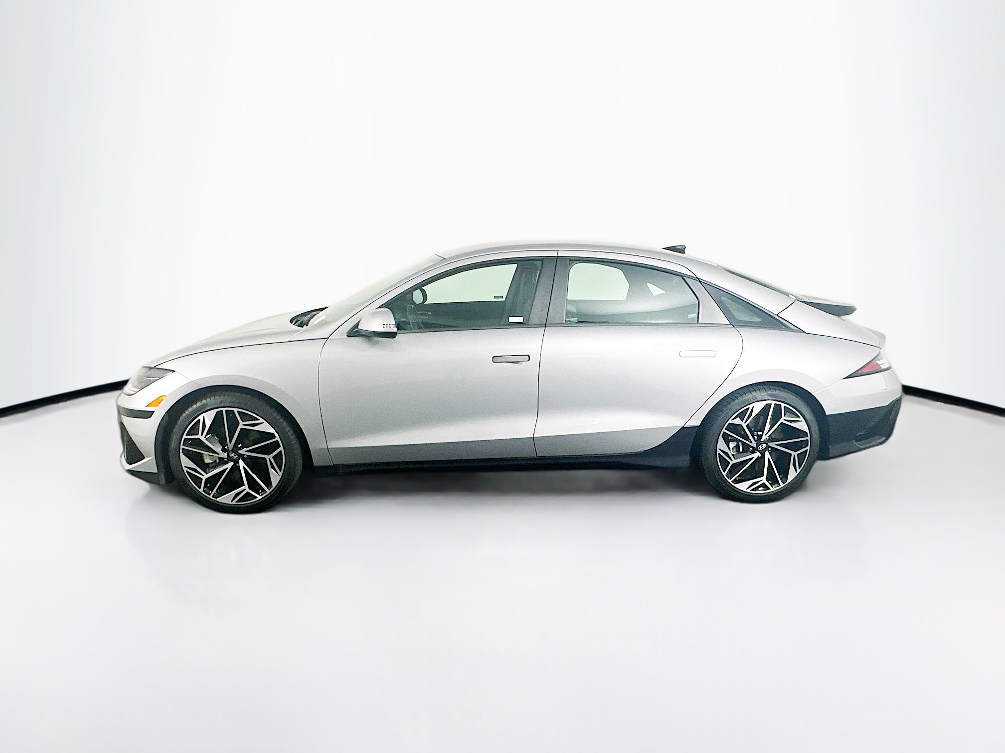 Used 2024 Hyundai Ioniq 6 SEL RWD image 4