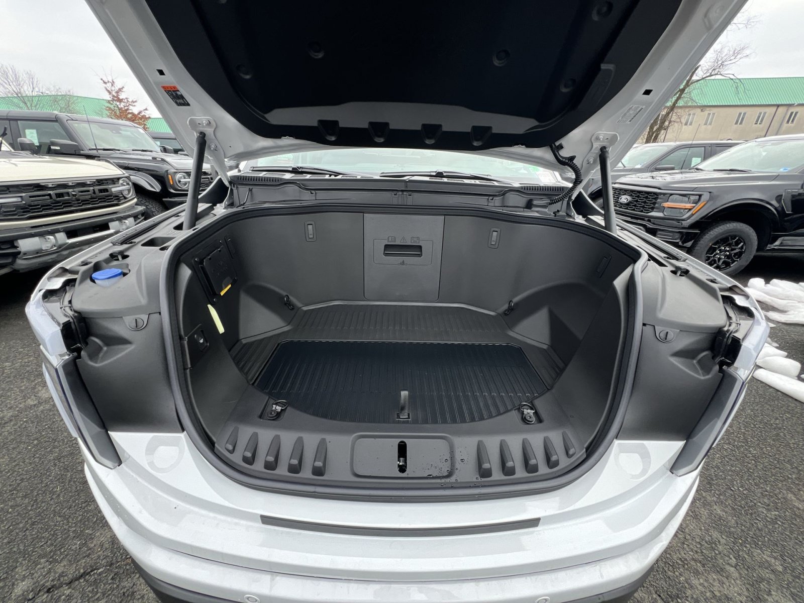 New 2025 Ford F150 Lightning Flash AWD/4WD image 27
