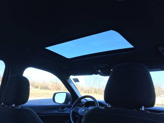 Used 2024 Jeep Grand Cherokee L Laredo w/ Luxury Tech Group I image 32