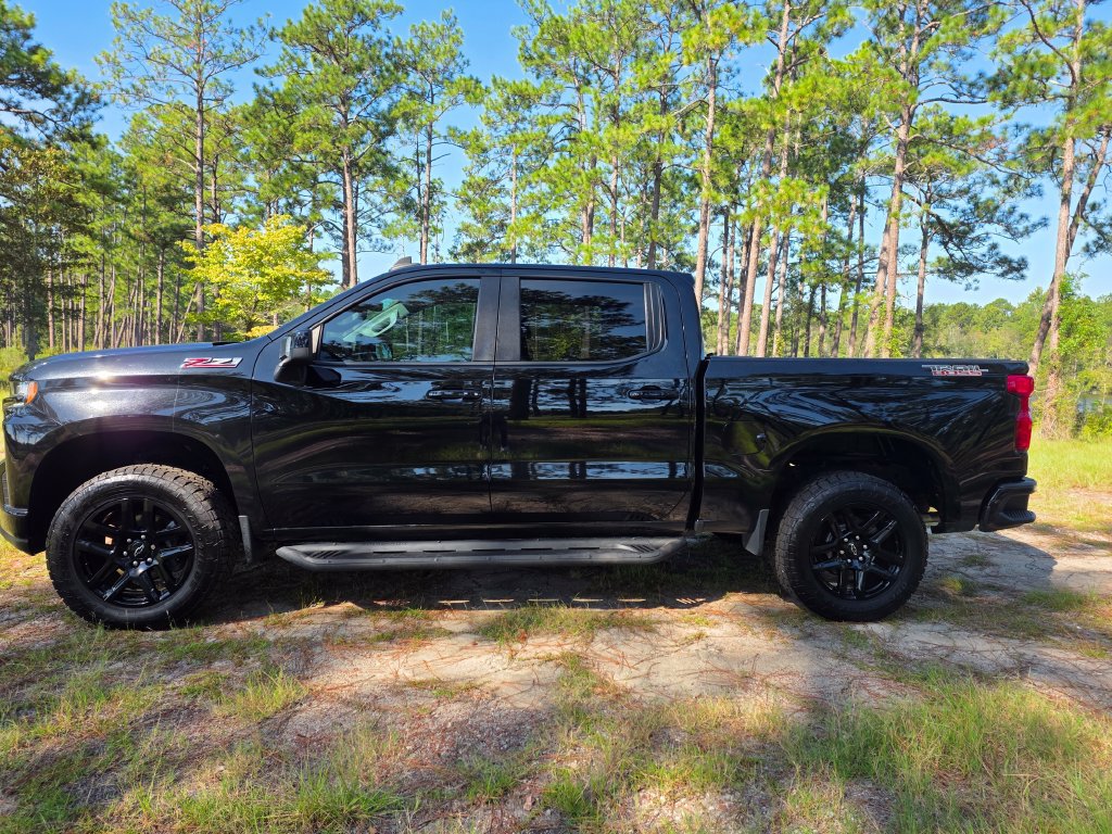 Used 2021 Chevrolet Silverado 1500 LT Trail Boss w/ Convenience Package II AWD/4WD image 2