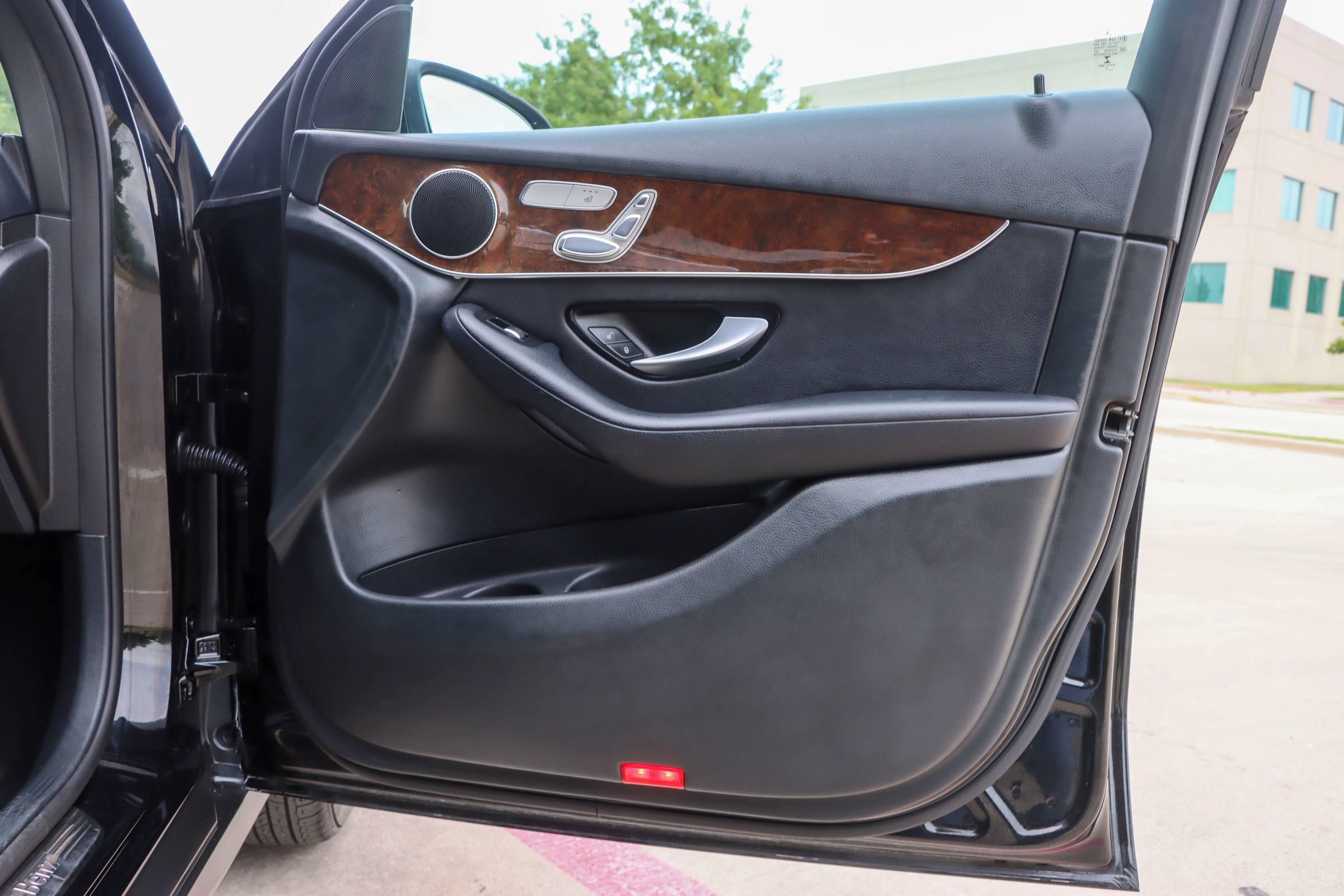 Used 2018 Mercedes-Benz GLC 300 w/ Multimedia Package image 10