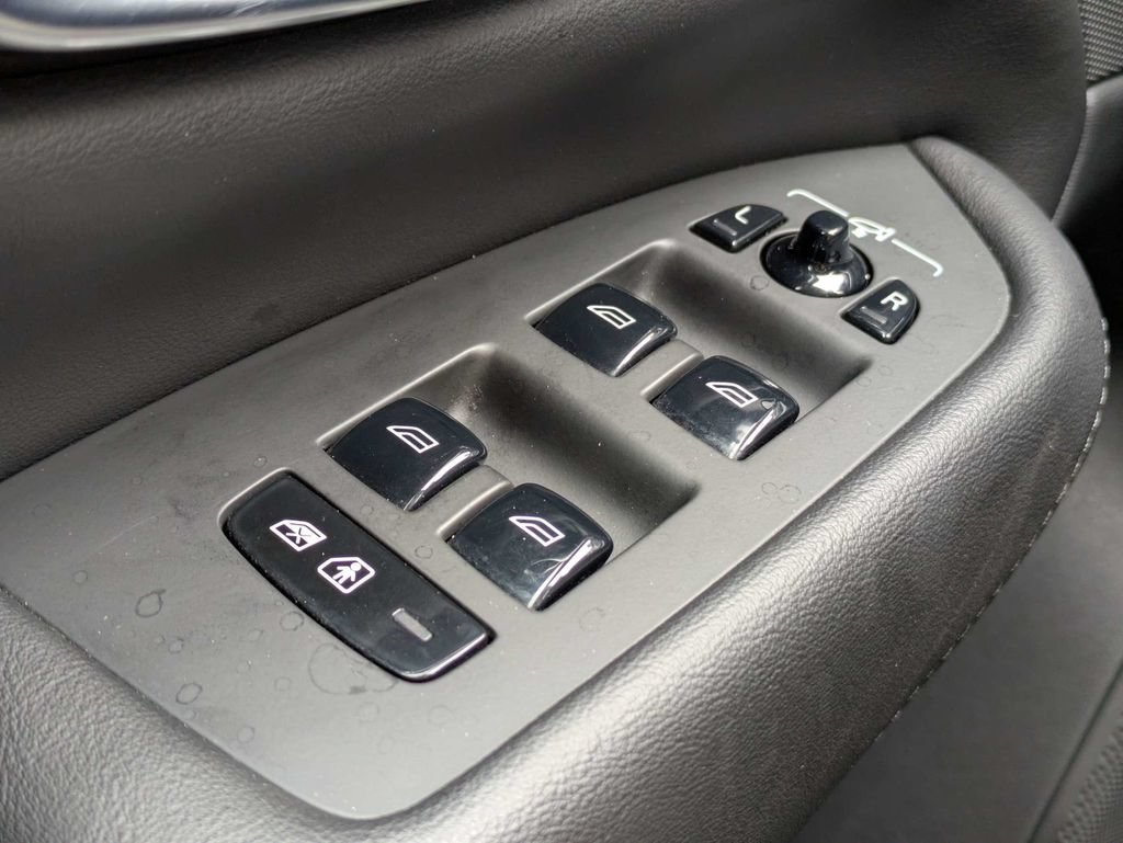 Certified 2025 Volvo XC90 B5 Core AWD/4WD image 34