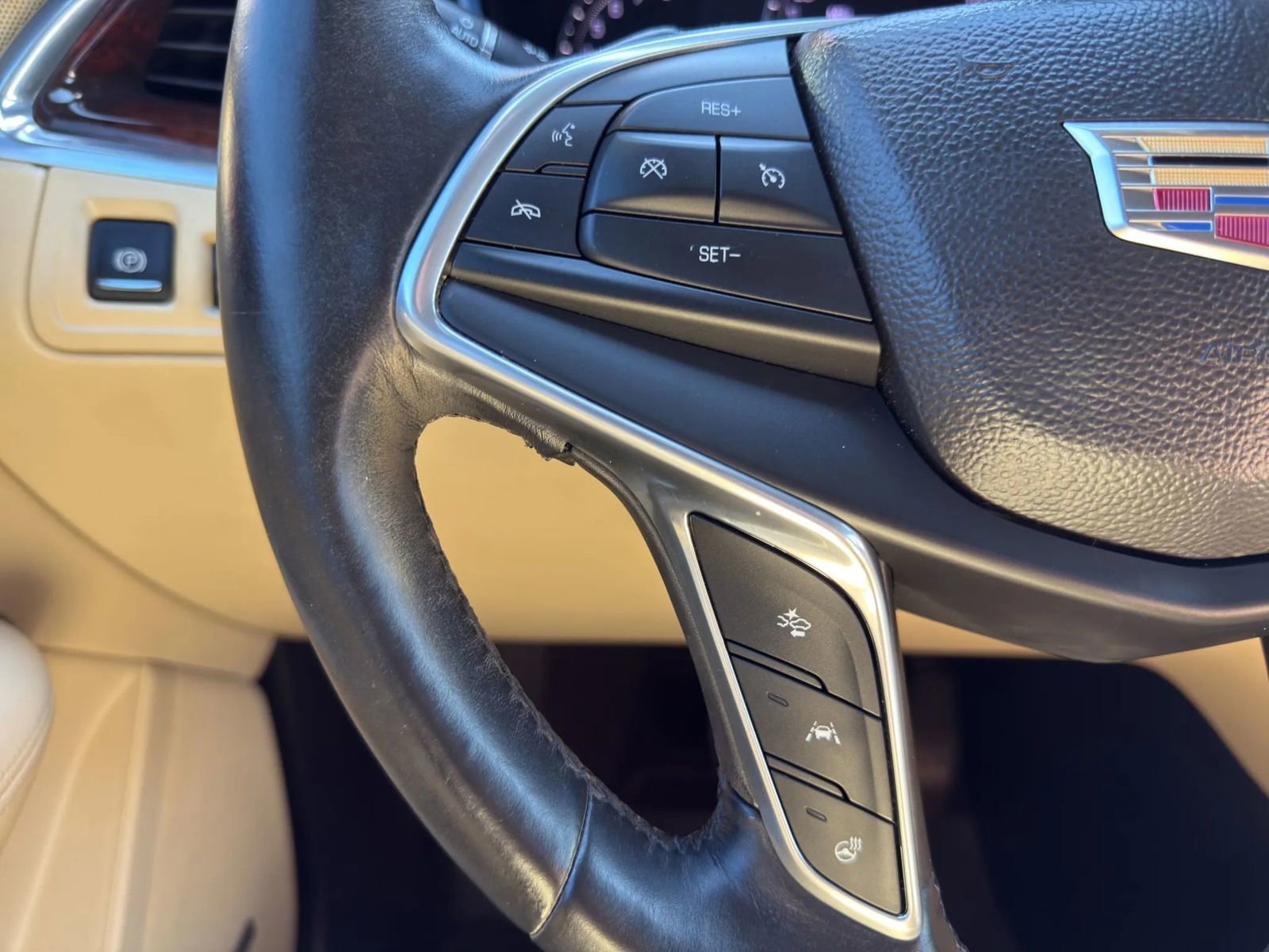 Used 2017 Cadillac XT5 Premium Luxury FWD image 17