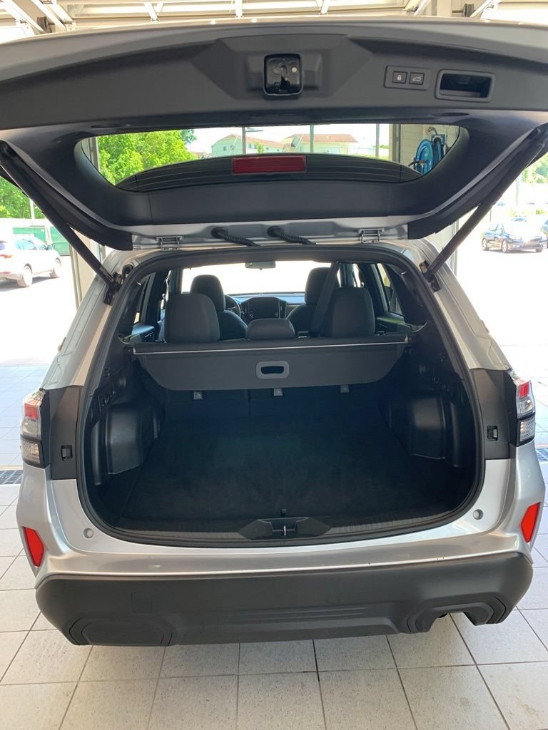 Used 2025 Subaru Forester Premium AWD/4WD image 9