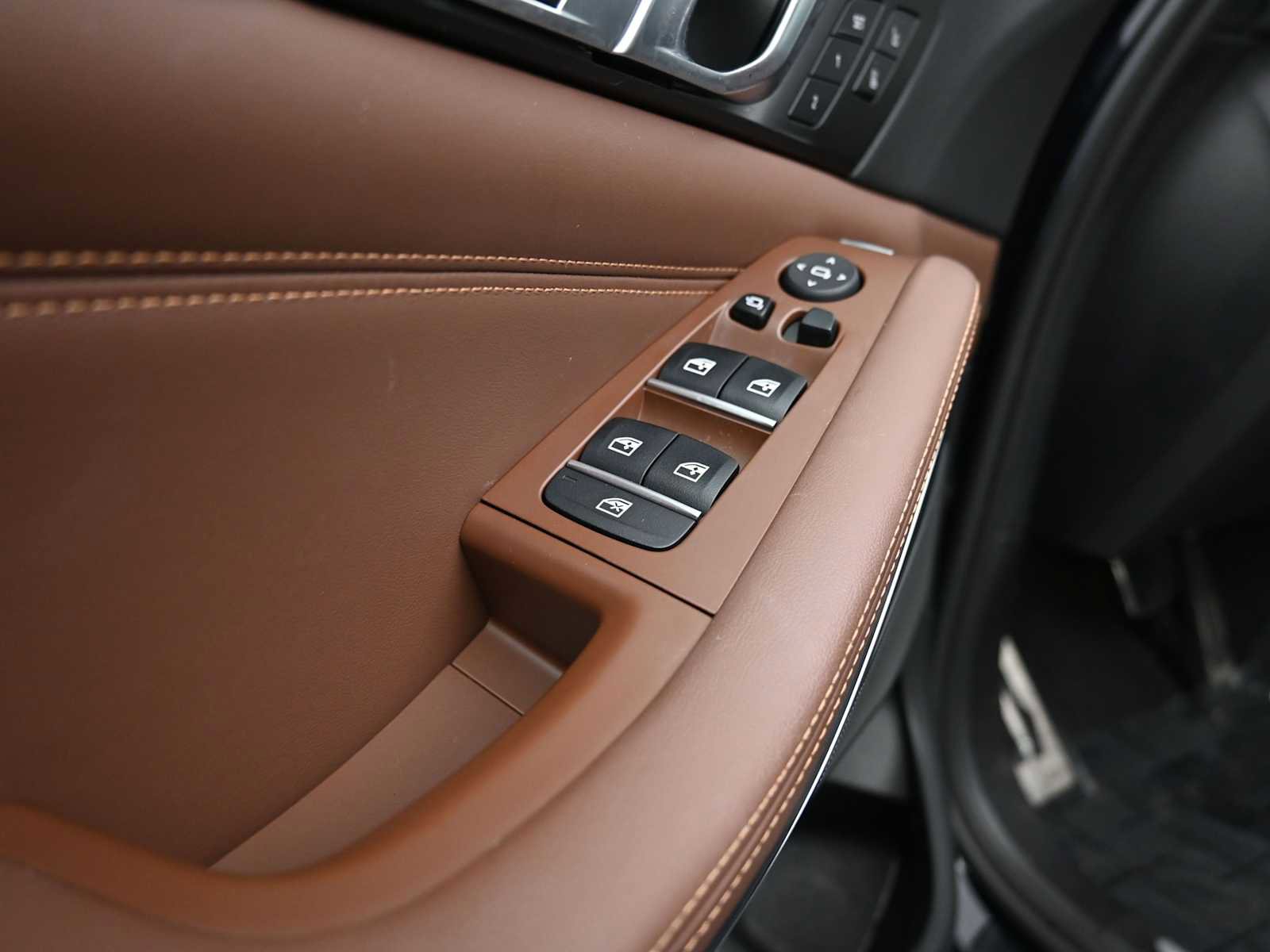 Used 2023 BMW X5 M50i w/ Executive Package image 9