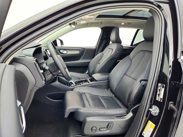 Certified 2023 Volvo XC40 B5 Plus w/ Protection Package Premier image 17