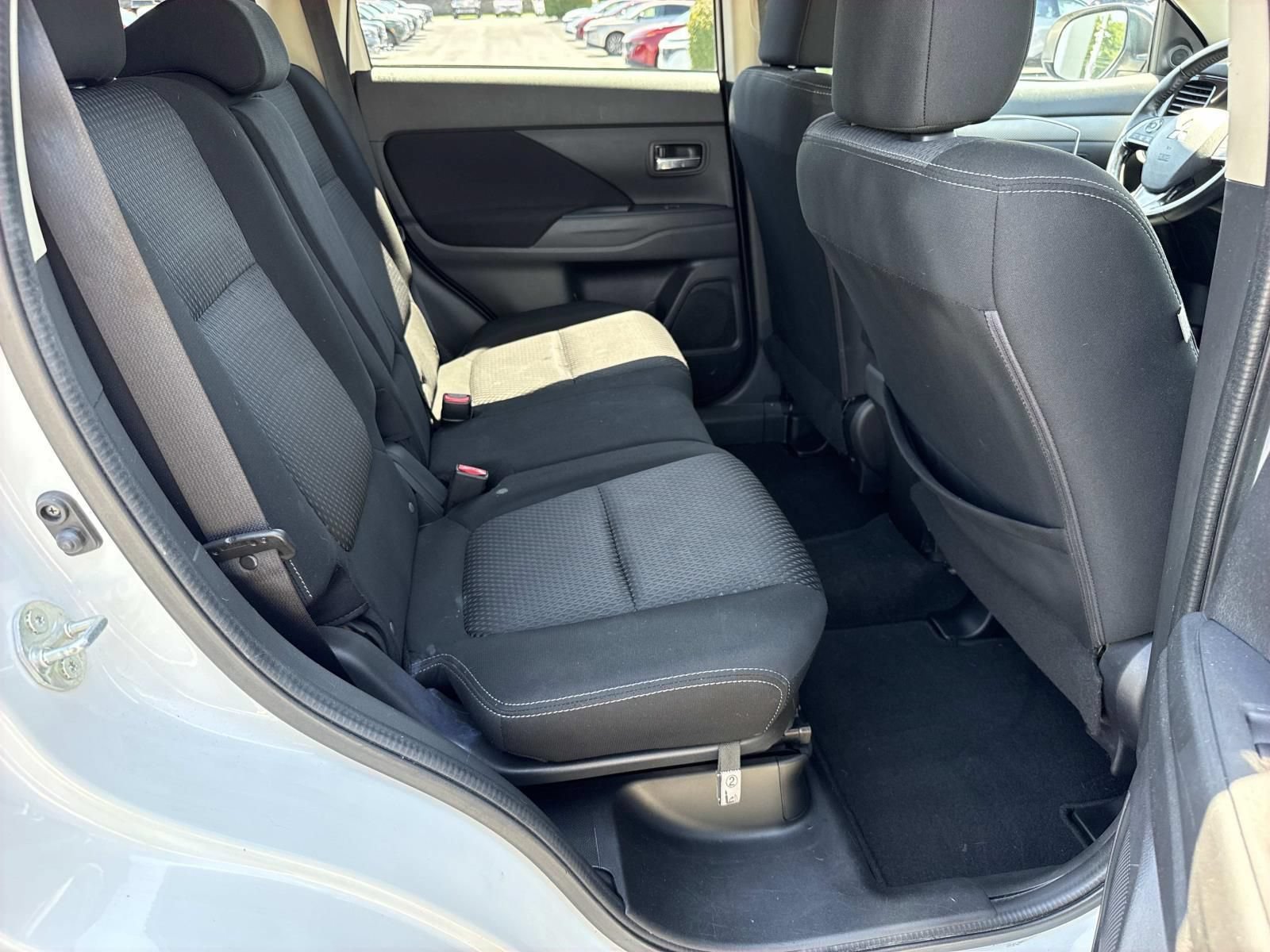 Used 2016 Mitsubishi Outlander ES AWD/4WD image 25