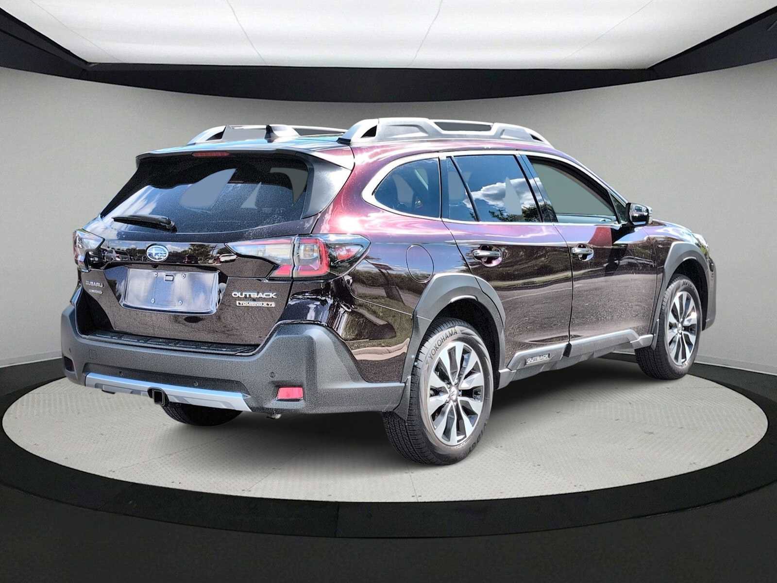 Used 2025 Subaru Outback Touring XT AWD/4WD image 8