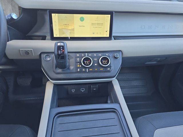 Used 2024 Land Rover Defender 110 X-Dynamic SE image 21