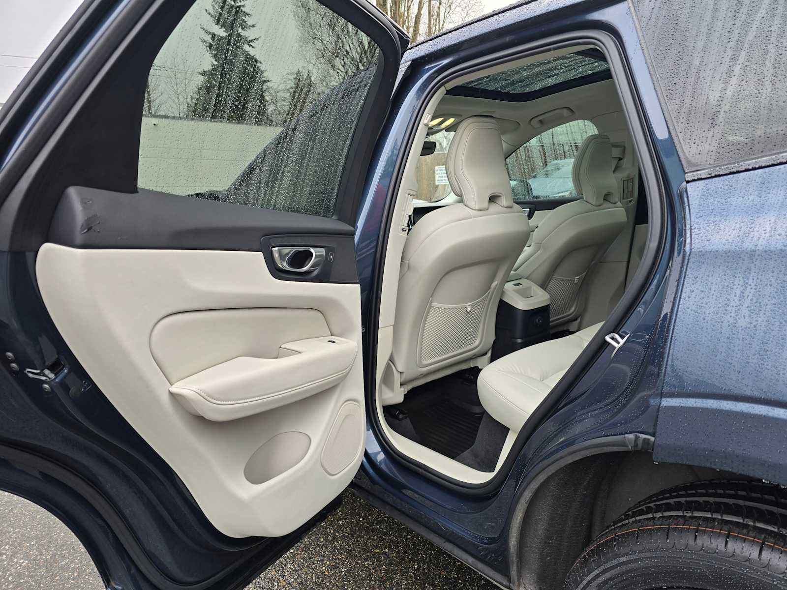 Certified 2023 Volvo XC60 T8 Plus w/ Climate Package image 15