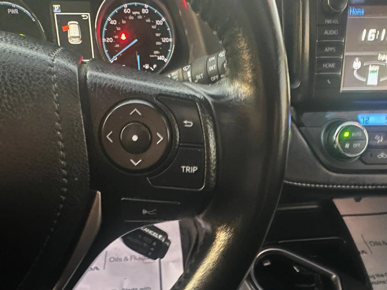 Used 2018 Toyota RAV4 LE image 22