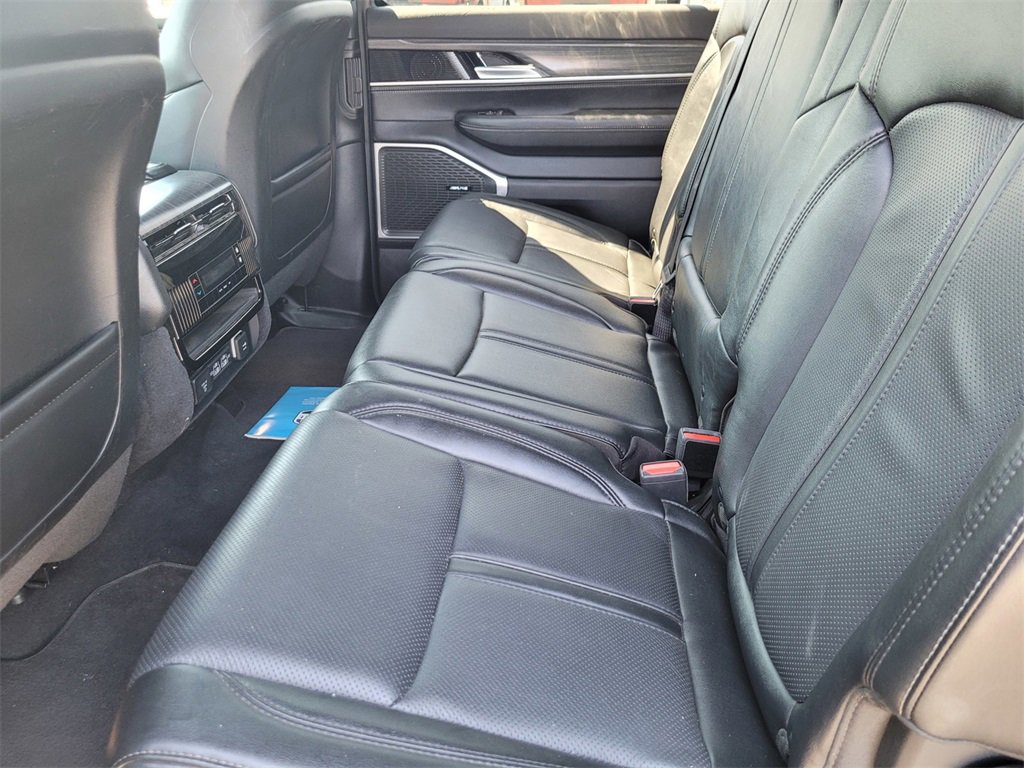 Used 2023 Jeep Wagoneer L Series II image 12