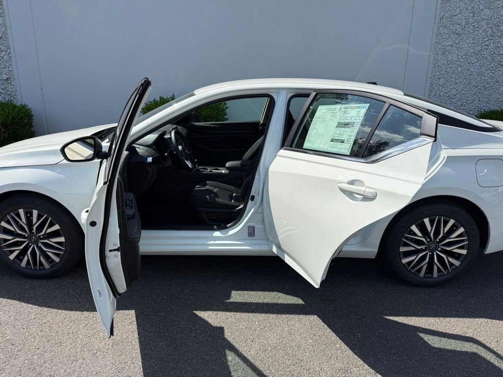 New 2026 Nissan Altima 2.5 SV FWD image 15