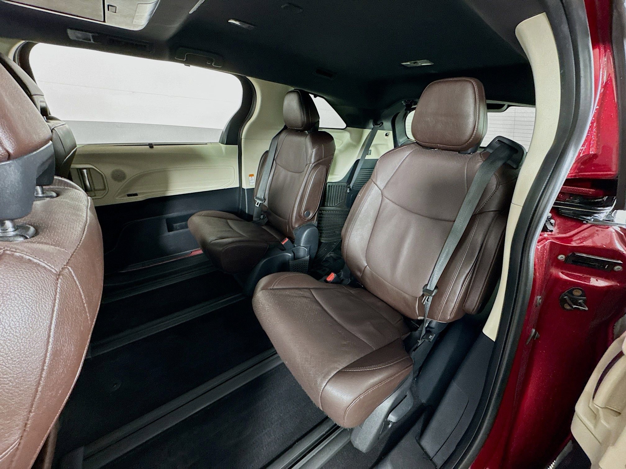 Certified 2023 Toyota Sienna Platinum image 18
