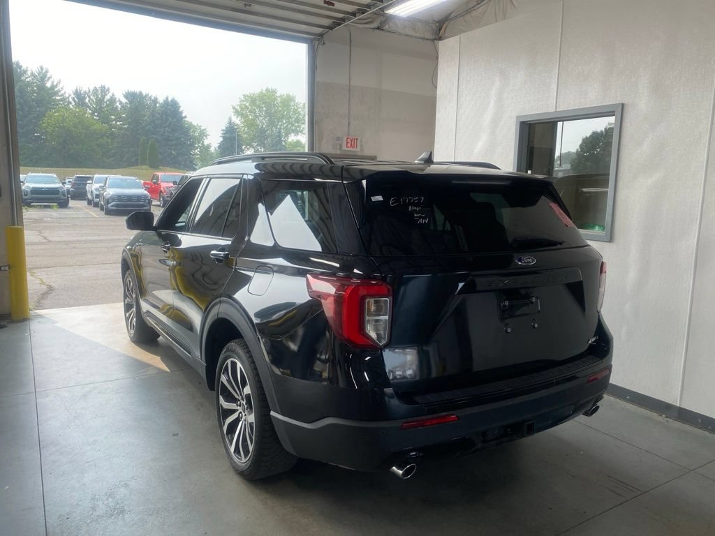 Used 2022 Ford Explorer ST-Line w/ Class IV Trailer Tow Package AWD/4WD image 3