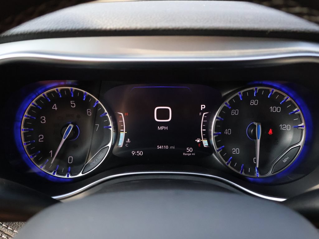 Used 2025 Chrysler Pacifica Limited FWD image 29