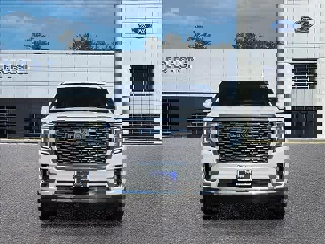 Used 2023 GMC Yukon XL Denali Ultimate AWD/4WD image 2