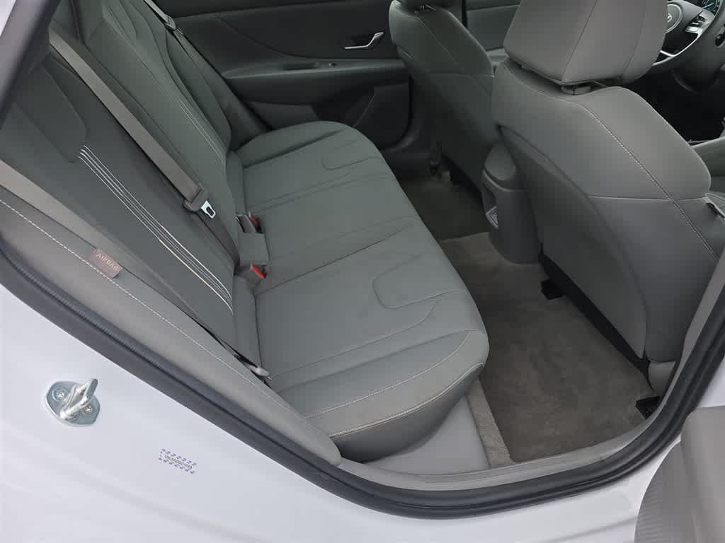Used 2024 Hyundai Elantra SEL FWD image 12