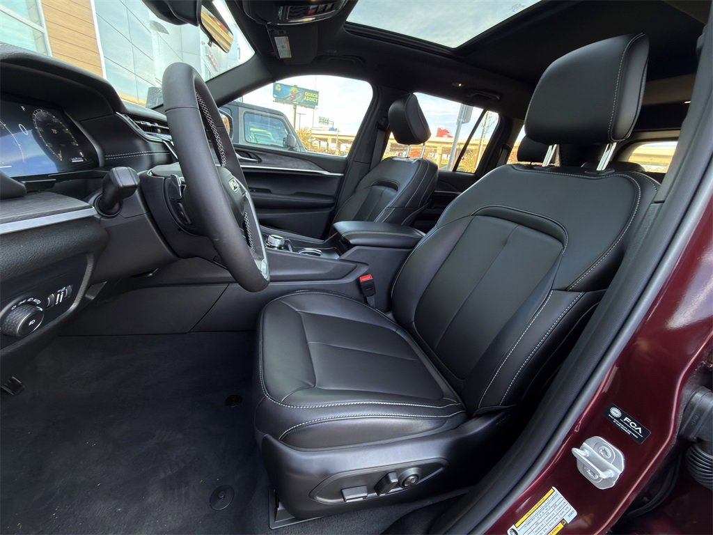 New 2025 Jeep Grand Cherokee Limited w/ Black Appearance Package image 19