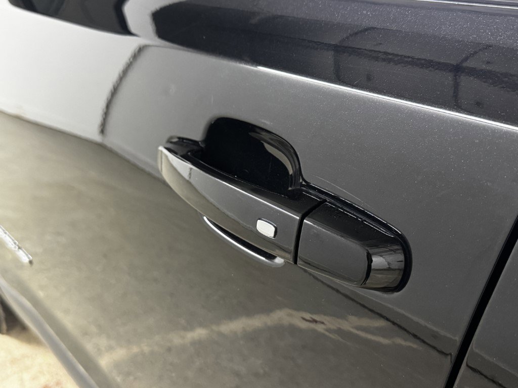 Used 2023 GMC Acadia SLT image 11