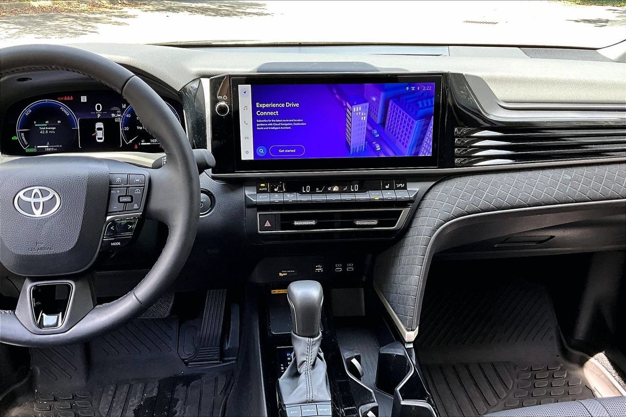 Used 2025 Toyota Camry XLE FWD image 9