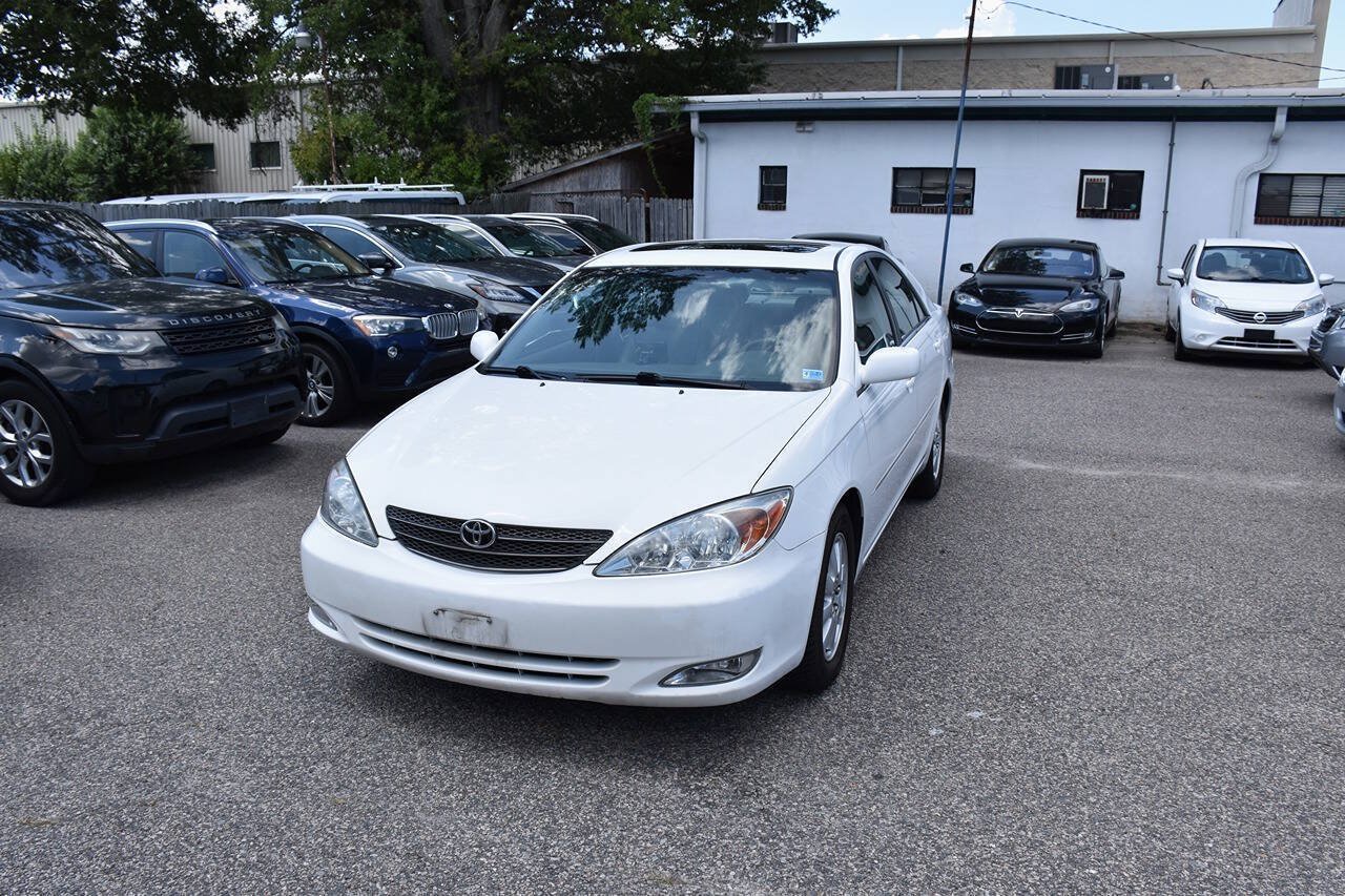 Used 2004 Toyota Camry XLE w/ VSC & Side Airbag Pkg FWD image 1