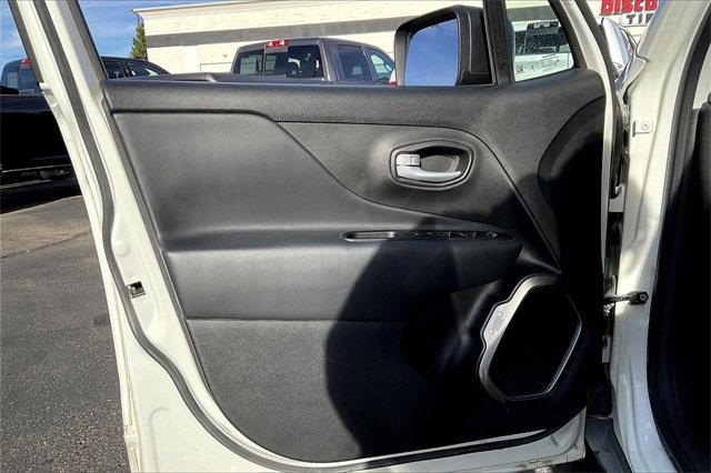 Used 2023 Jeep Renegade Latitude image 18