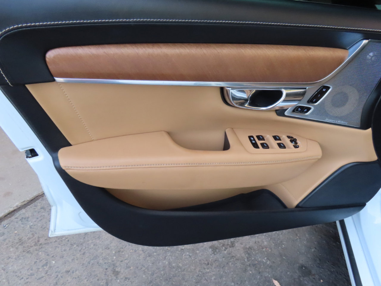 Used 2017 Volvo S90 T6 Inscription w/ Vision Package image 24