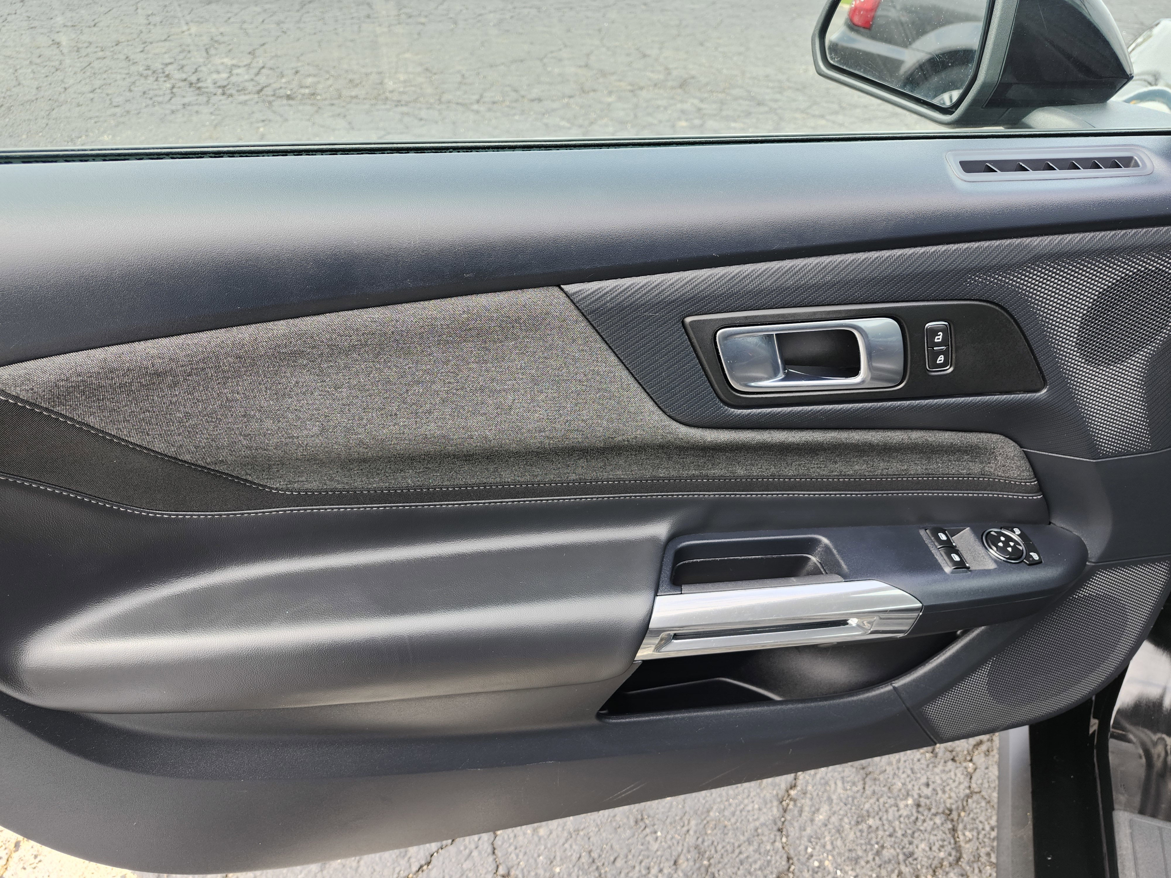 Used 2024 Ford Mustang Coupe image 25