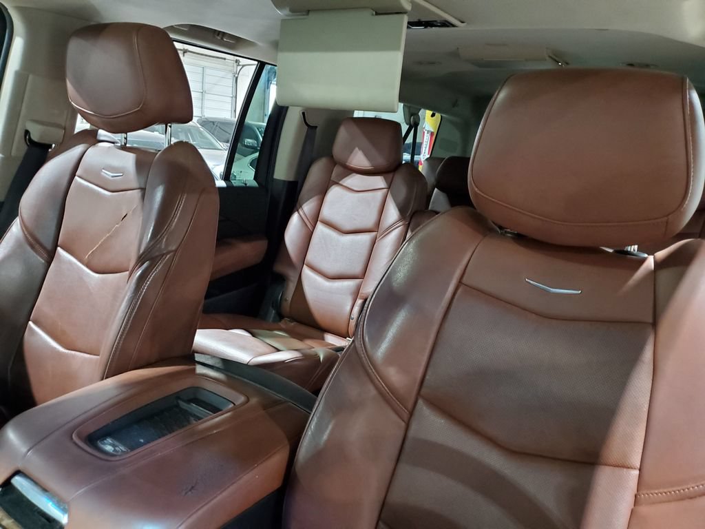 Used 2017 Cadillac Escalade ESV Premium Luxury RWD image 44