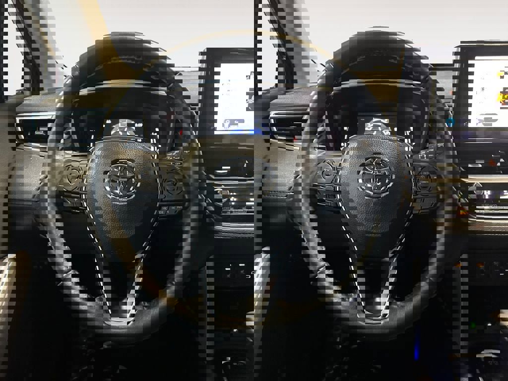 Used 2024 Toyota Corolla Cross XLE w/ Convenience Package image 14