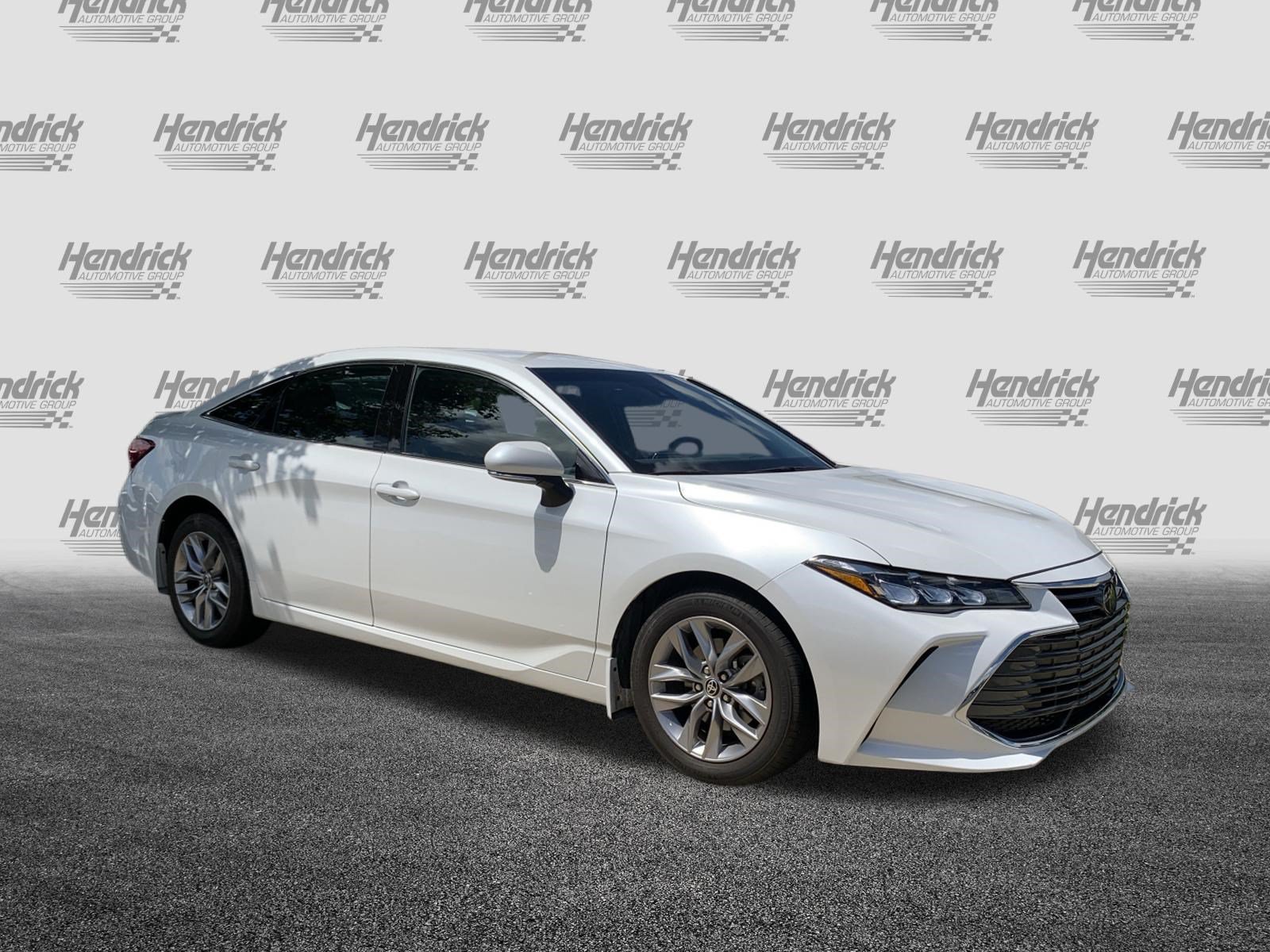 Used 2022 Toyota Avalon XLE FWD image 2