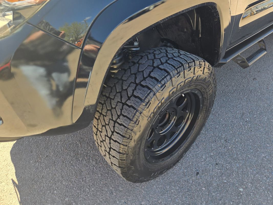 Used 2018 Toyota Tacoma TRD Sport w/ Technology Package AWD/4WD image 4