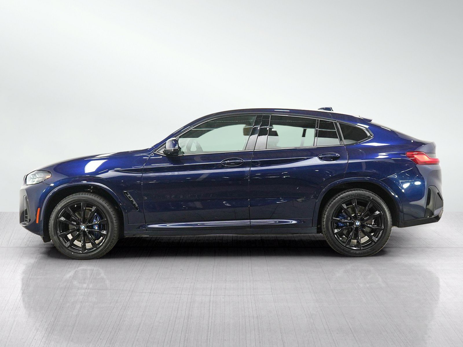 Used 2023 BMW X4 xDrive30i AWD/4WD image 2