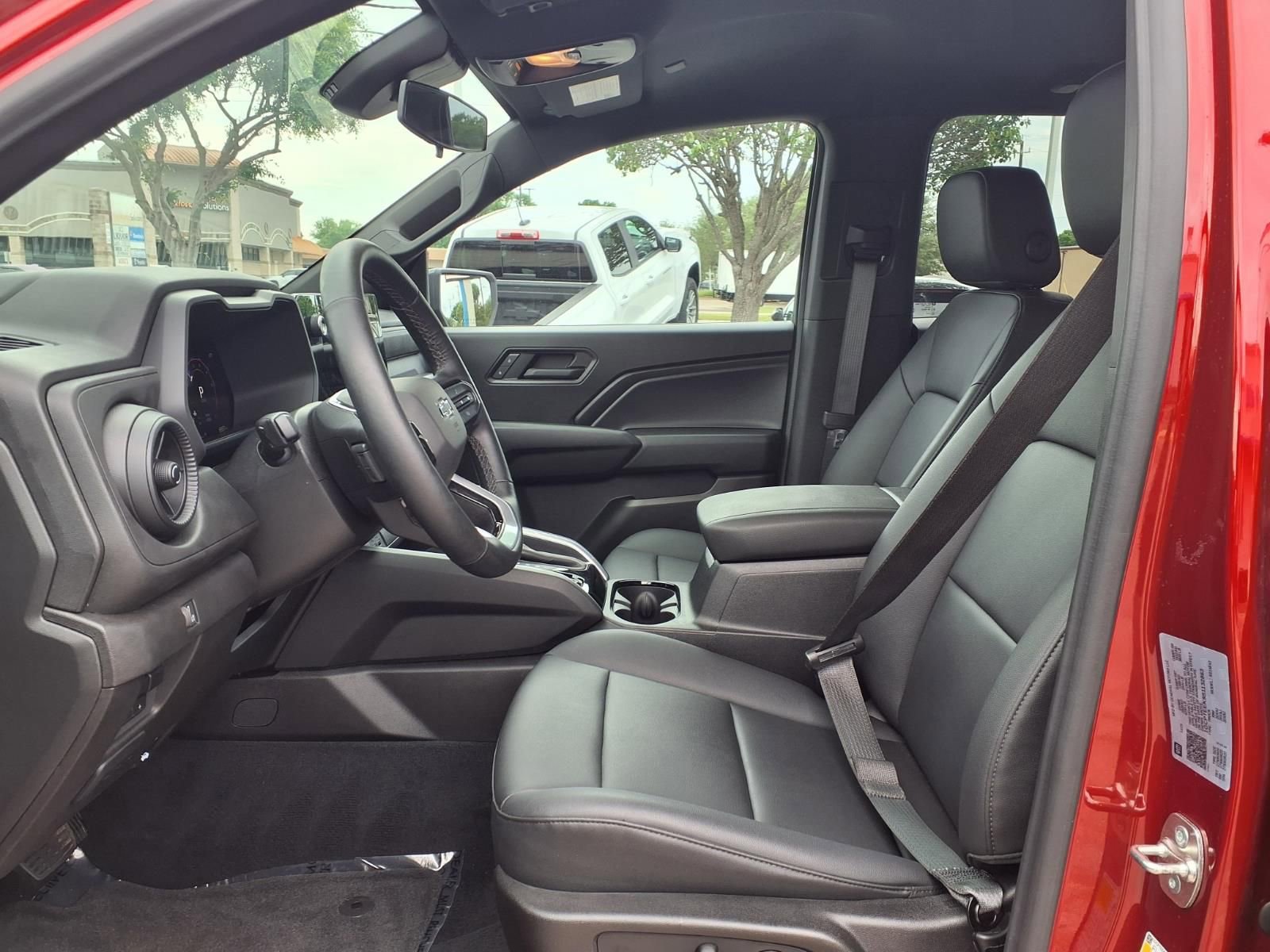 Used 2025 Chevrolet Colorado Trail Boss w/ Off-Road Front Bumper Package image 17