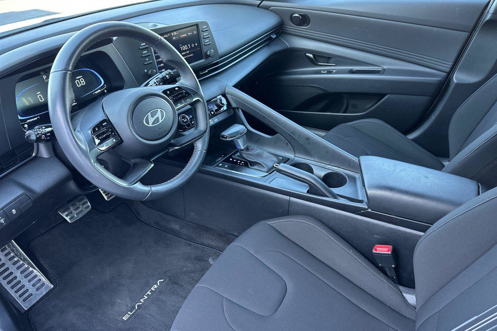 Used 2025 Hyundai Elantra Sport FWD image 9