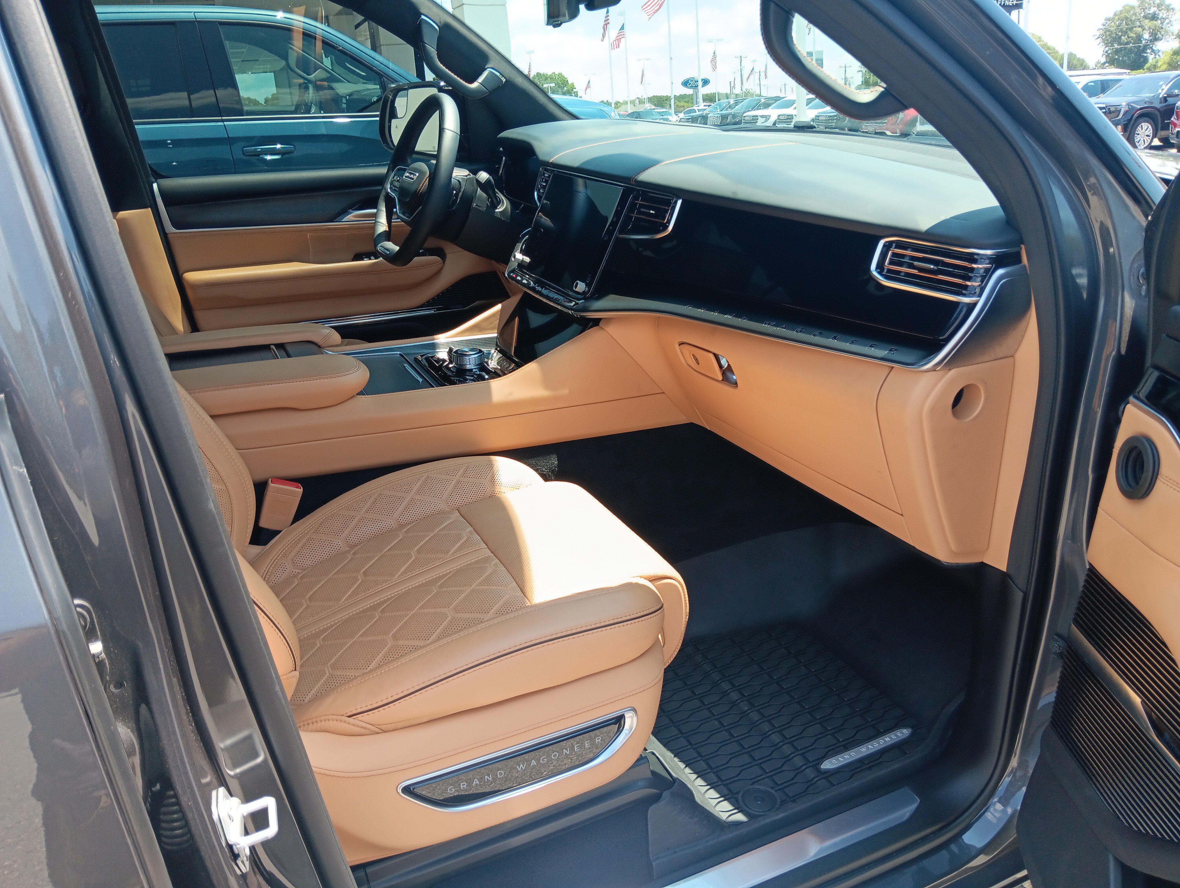 Used 2024 Jeep Grand Wagoneer Series III w/ Quick Order Packagew 28T AWD/4WD image 23