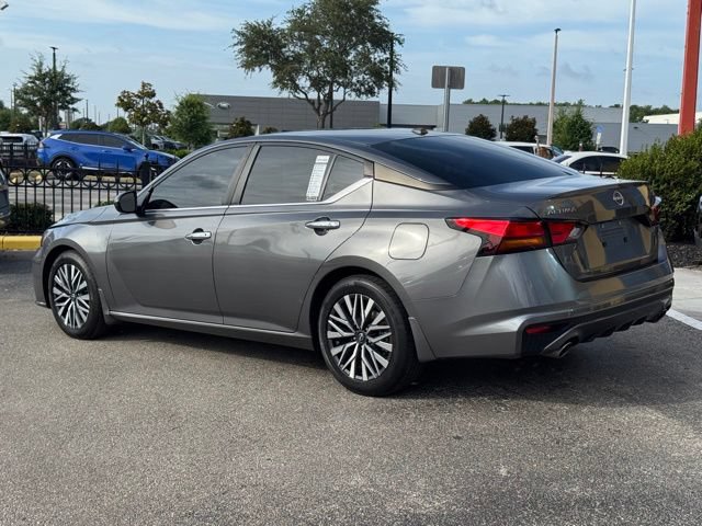 Used 2024 Nissan Altima 2.5 SV w/ SV Premium Package FWD image 3