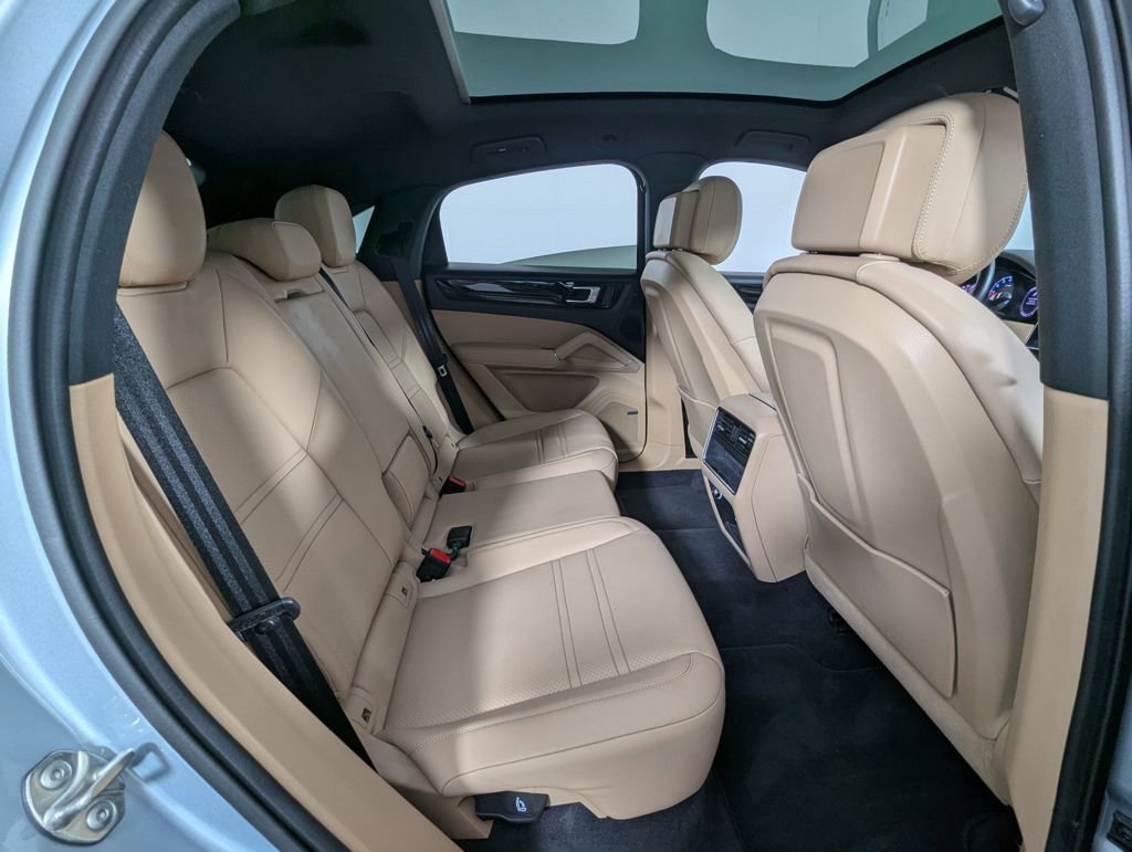 Used 2022 Porsche Cayenne Coupe image 34