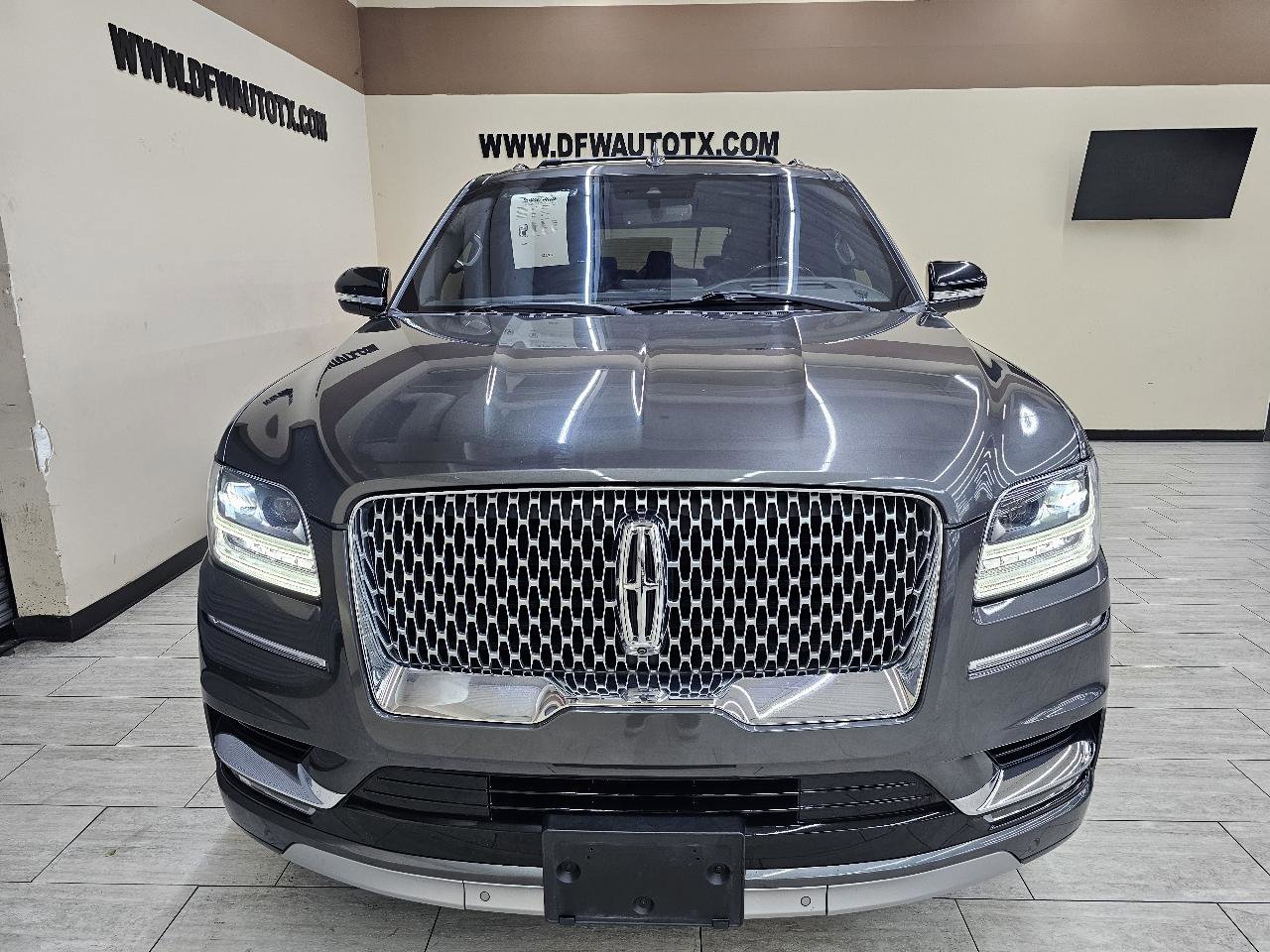 Used 2018 Lincoln Navigator Select w/ Technology Package image 3