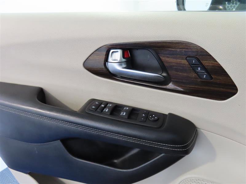 Used 2022 Chrysler Pacifica Limited image 22