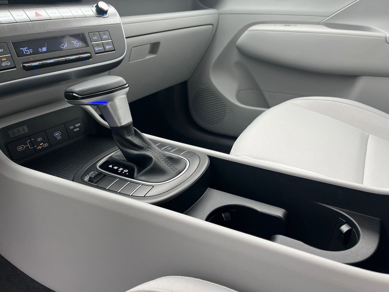 Used 2025 Hyundai Kona SEL image 41