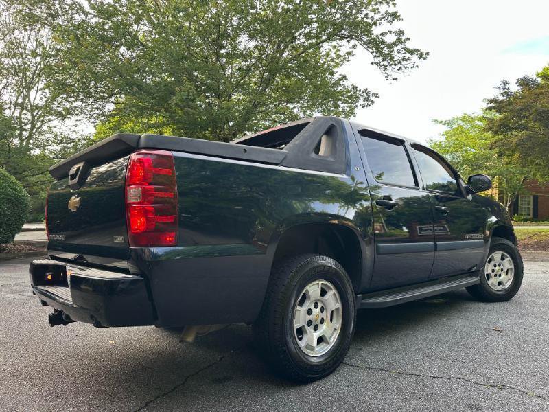 Used 2008 Chevrolet Avalanche LT w/ LT Preferred Equipment Group AWD/4WD image 7