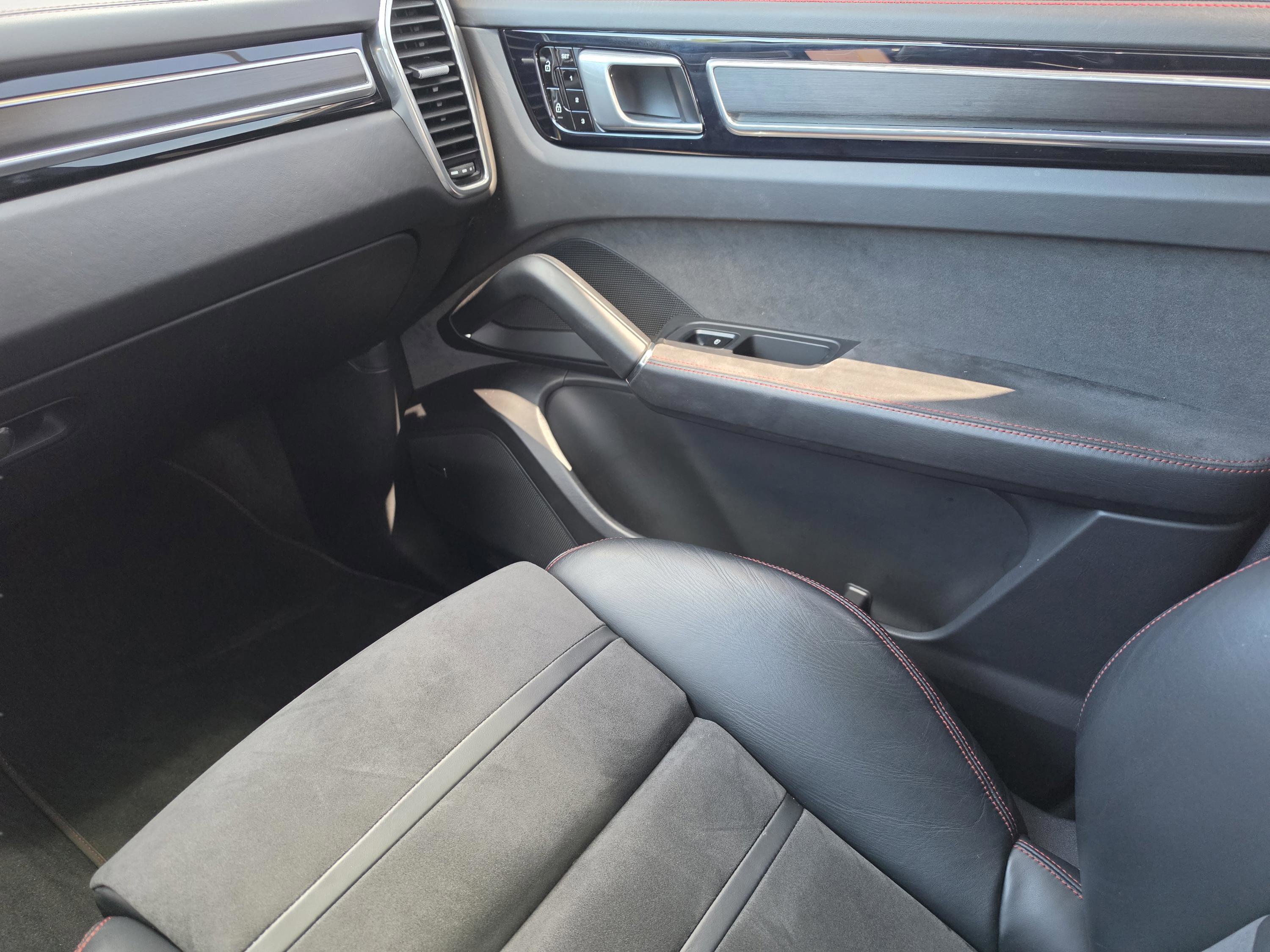 Used 2021 Porsche Cayenne GTS image 21