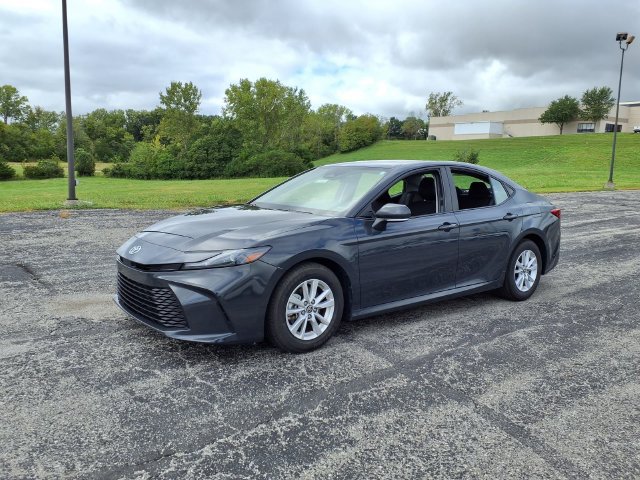 Used 2025 Toyota Camry LE FWD image 11