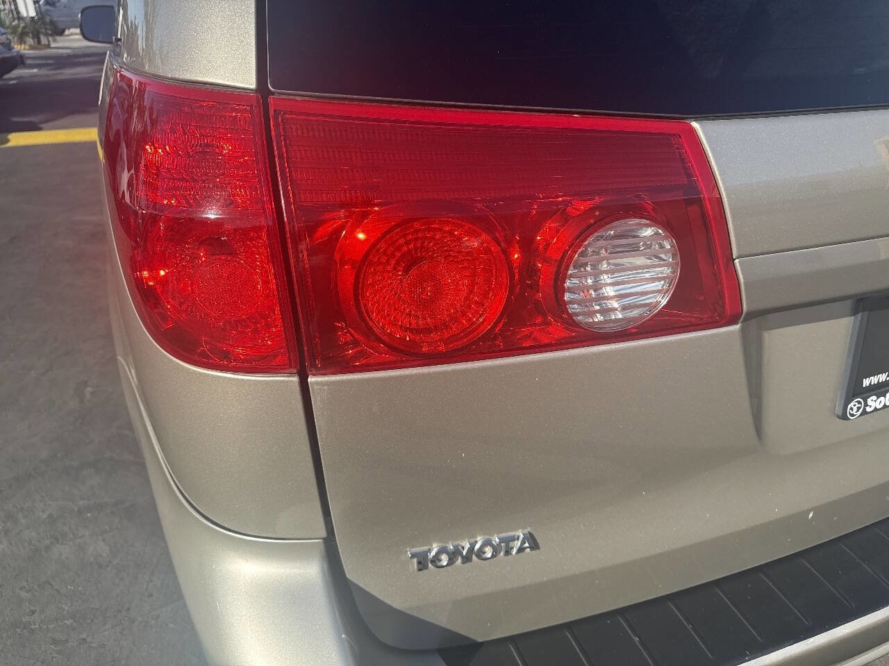 Used 2009 Toyota Sienna LE image 26