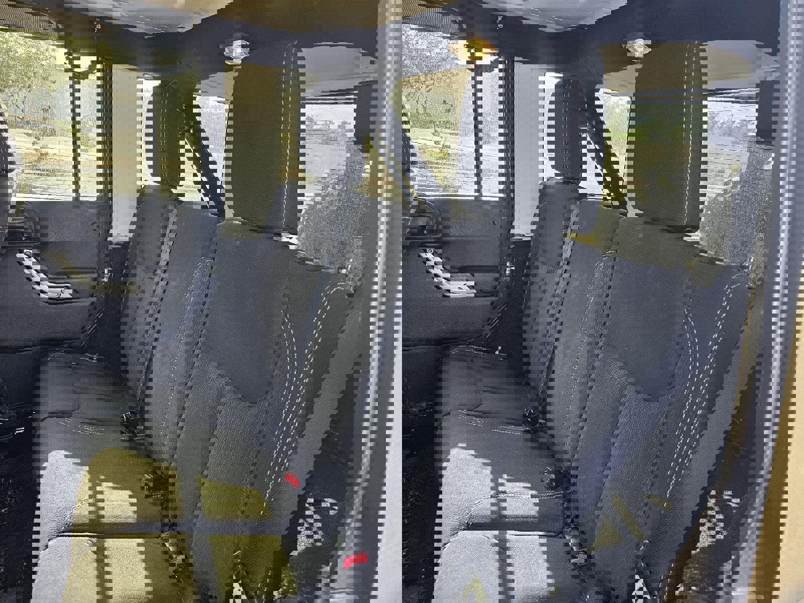 Used 2016 Jeep Wrangler Unlimited Rubicon w/ Connectivity Group AWD/4WD image 22