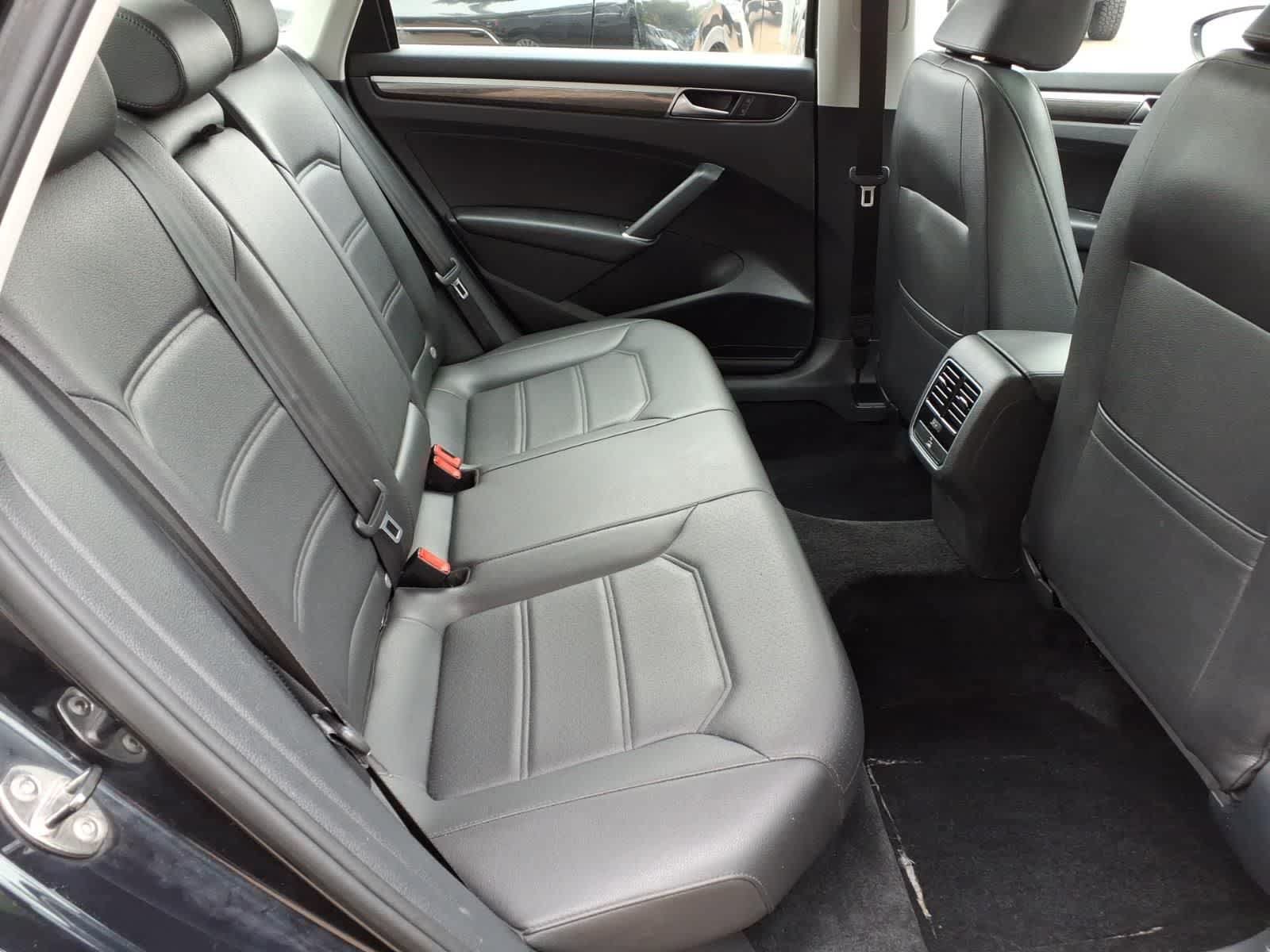 Used 2017 Volkswagen Passat 1.8T SE FWD image 11